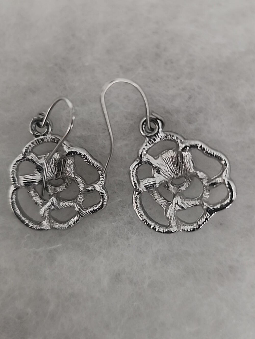 Sparkle Silver-toned Drop‎ Earrings. EUC - Picture 4 of 7